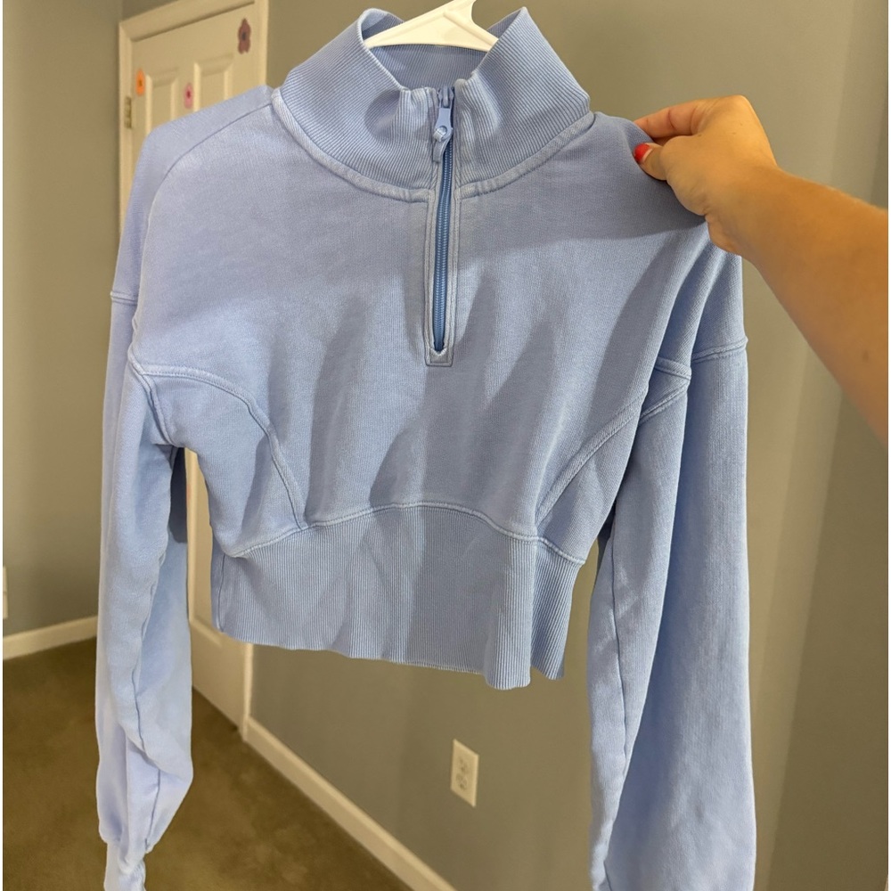 American Eagle cropped pullover